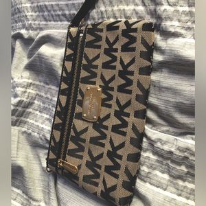 Michel kors wristlet